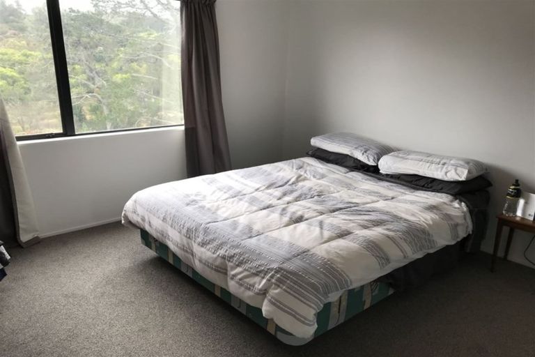 Photo of property in 2/9a Kitewao Street, Northcote, Auckland, 0627