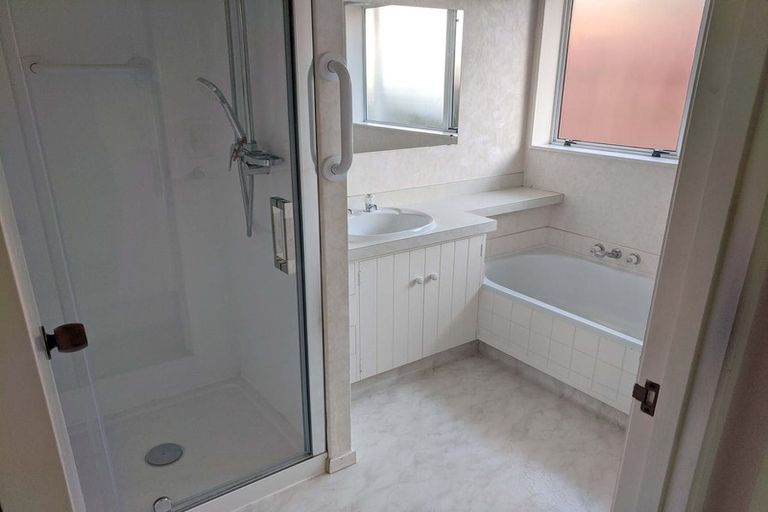 Photo of property in 18 Cromdale Avenue, Highland Park, Auckland, 2010