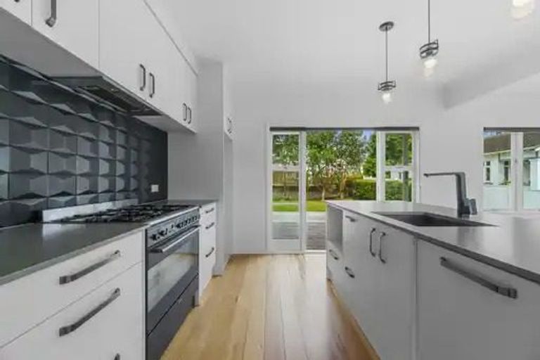 Photo of property in 215 River Road, Claudelands, Hamilton, 3214