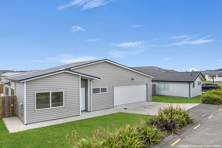 Photo of property in 17 Uatoto Road, Clarks Beach, 2122