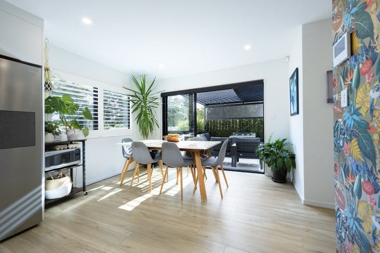 Photo of property in 18c Edgware Road, West Harbour, Auckland, 0618