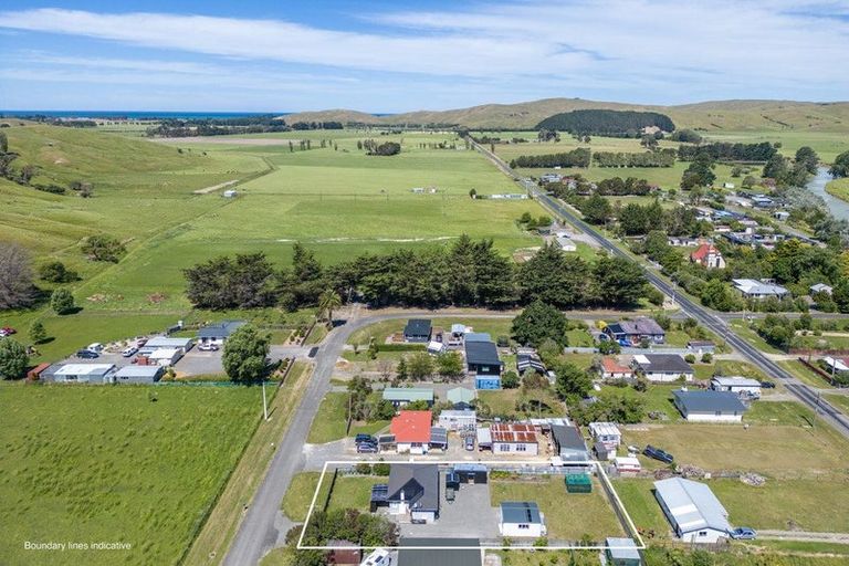 Photo of property in 20 Blake Street, Porangahau, 4293