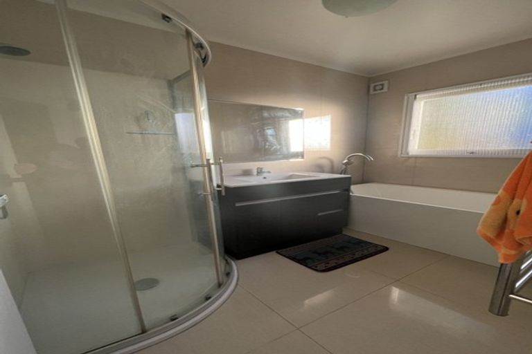 Photo of property in 1/110 Saddleback Rise, Murrays Bay, Auckland, 0630