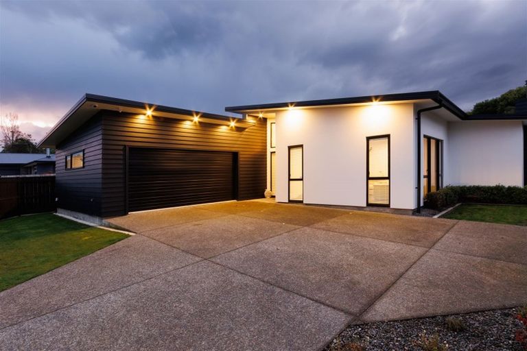 Photo of property in 5 Freedom Drive, Kelvin Grove, Palmerston North, 4414