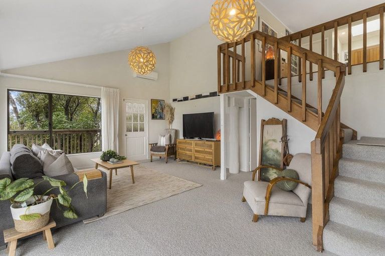 Photo of property in 2/106 Island Bay Road, Beach Haven, Auckland, 0626