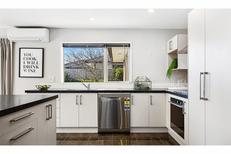 Photo of property in 10 Oakdene Place, Halswell, Christchurch, 8025