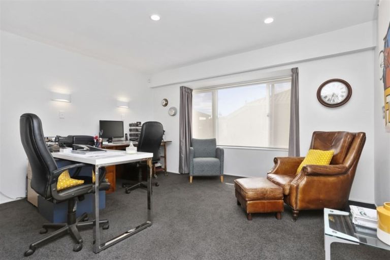 Photo of property in 5a Craig Road, Milford, Auckland, 0620