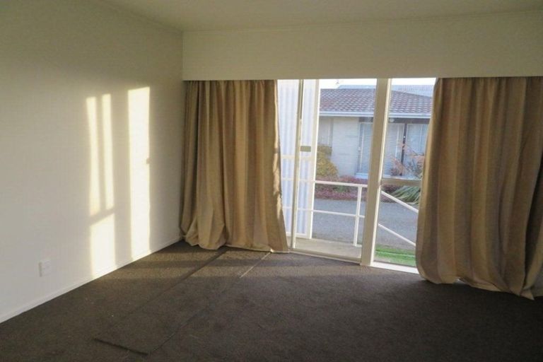 Photo of property in 1/14 Jillett Street, Titahi Bay, Porirua, 5022