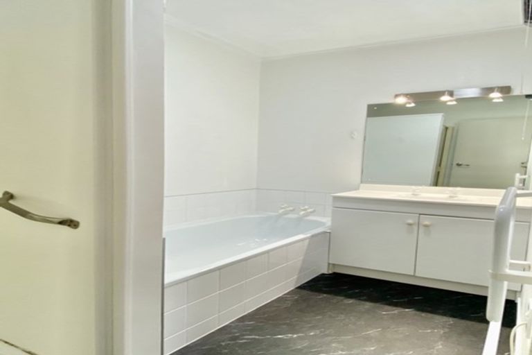 Photo of property in 2/719 Fergusson Drive, Elderslea, Upper Hutt, 5018