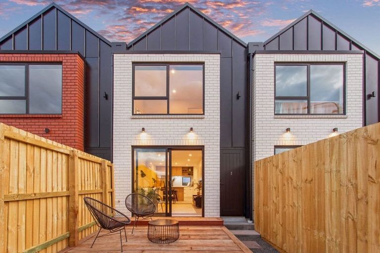 Photo of property in 2/80 Milton Street, Somerfield, Christchurch, 8024