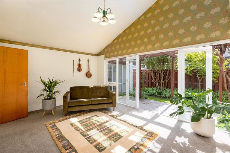 Photo of property in 84c Avonhead Road, Avonhead, Christchurch, 8042