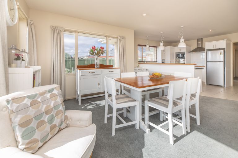 Photo of property in 10 Harrys Way, Redwood, Christchurch, 8051