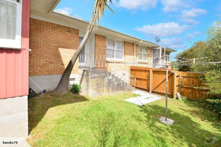 Photo of property in 2/97 Archers Road, Hillcrest, Auckland, 0629