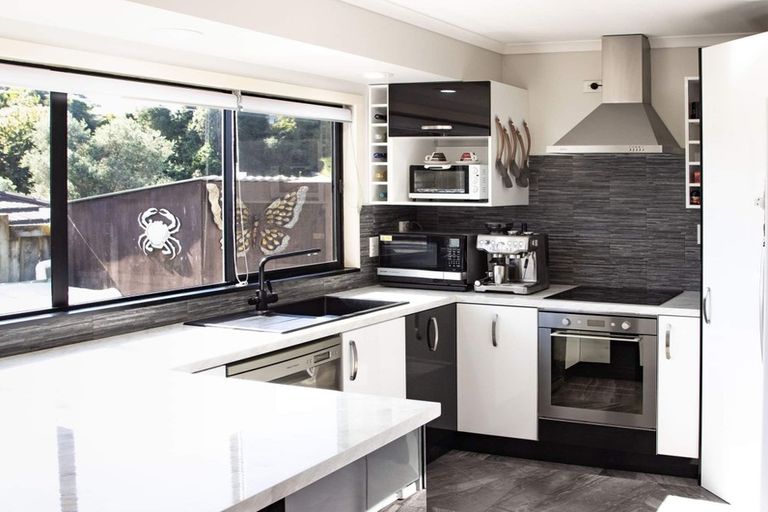 Photo of property in 21 Hawk Place, Welcome Bay, Tauranga, 3112