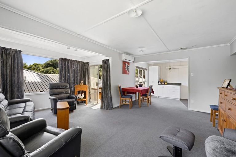 Photo of property in 51 Seaview Road, Marfell, New Plymouth, 4310