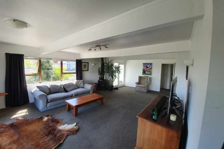 Photo of property in 2/4 Lynn Road, Bayview, Auckland, 0629