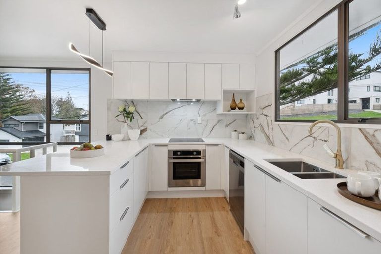 Photo of property in 1/16 Hogans Road, Glenfield, Auckland, 0629