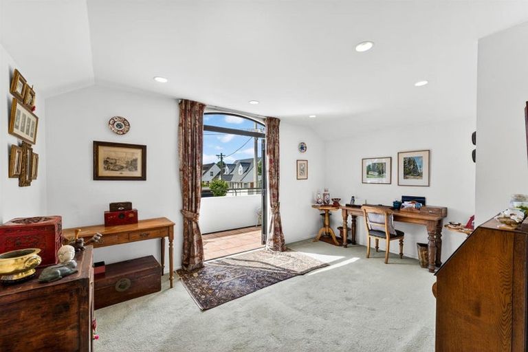 Photo of property in 12a Saltburn Road, Milford, Auckland, 0620