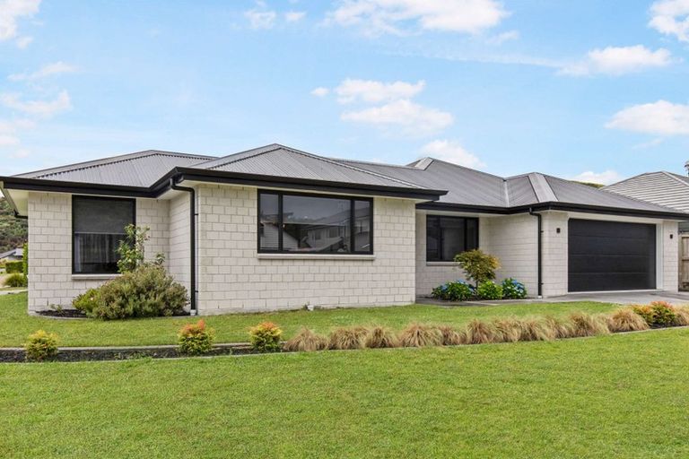 Photo of property in 2 Paiawa Way, Pyes Pa, Tauranga, 3110