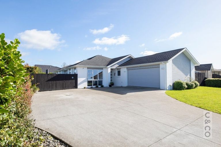 Photo of property in 30 Jelas Drive, Riverhead, 0820