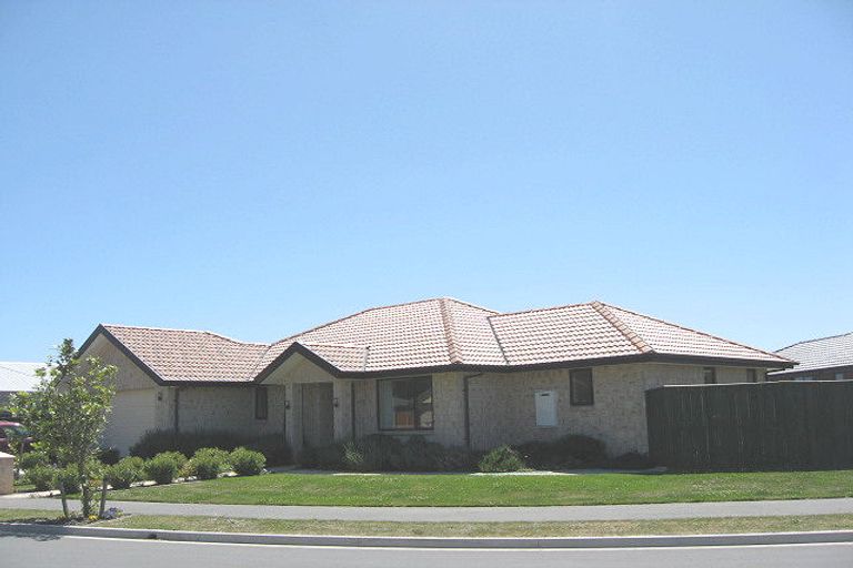 Photo of property in 20 Pohutukawa Crescent, Parklands, Christchurch, 8083