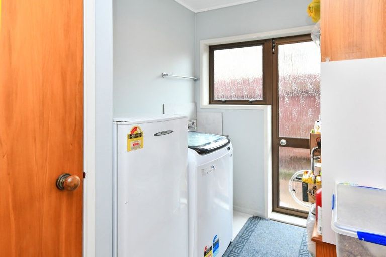 Photo of property in 38 Rushgreen Avenue, Pahurehure, Papakura, 2113