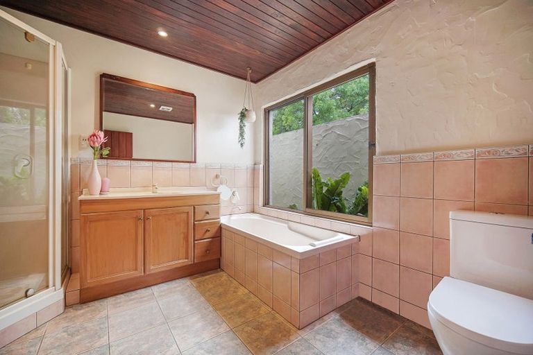 Photo of property in 2 Bramley Drive, Farm Cove, Auckland, 2012