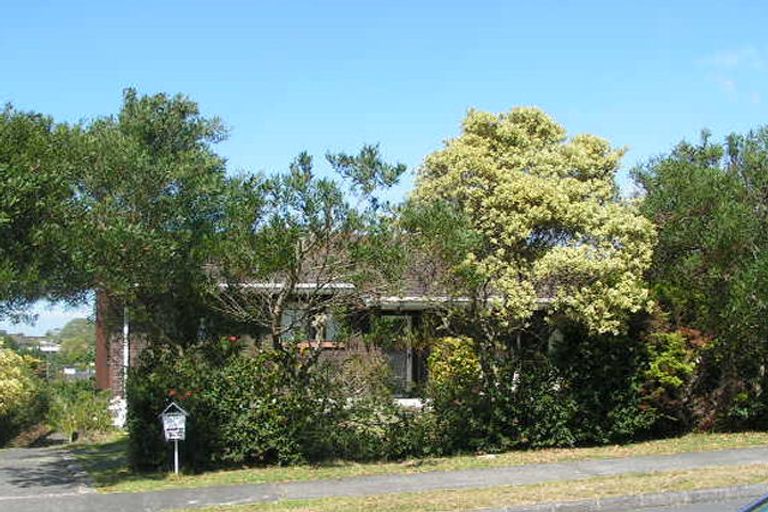 Photo of property in 23 Ravenwood Drive, Forrest Hill, Auckland, 0620