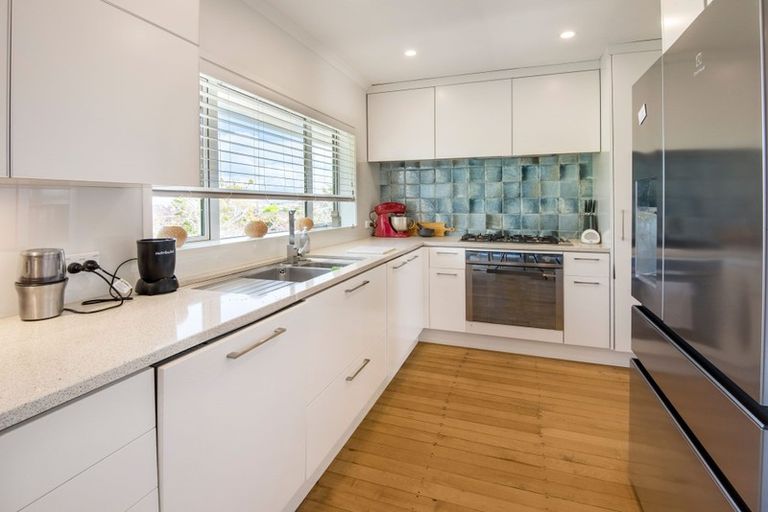 Photo of property in 2/41 Merani Street, Narrow Neck, Auckland, 0622