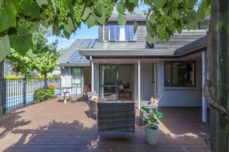 Photo of property in 2 Pukatea Close, Raumati Beach, Paraparaumu, 5032