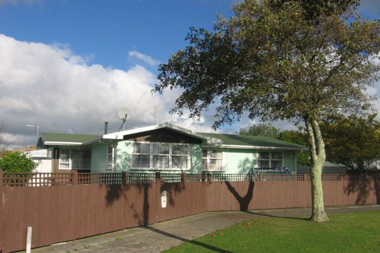 Photo of property in 21 Halswell Crescent, Westbrook, Palmerston North, 4412