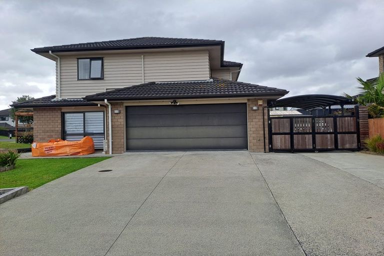 Photo of property in 2 Kirikiri Drive, Papakura, 2110