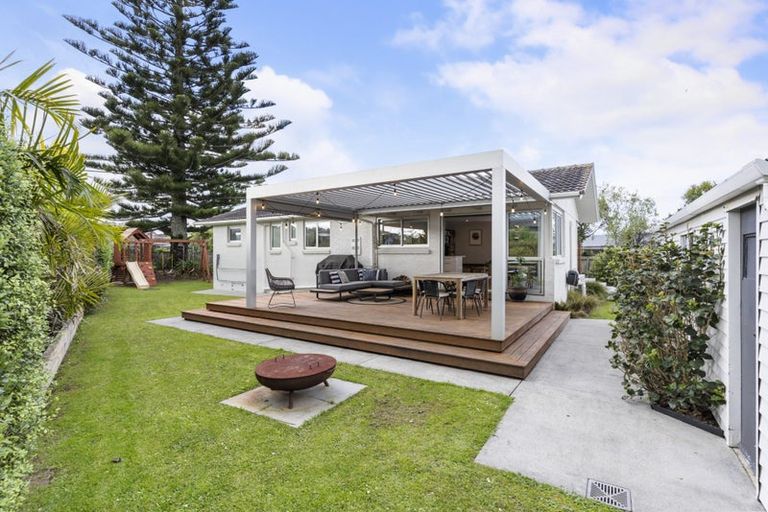 Photo of property in 2 Hatton Road, Orewa, 0931