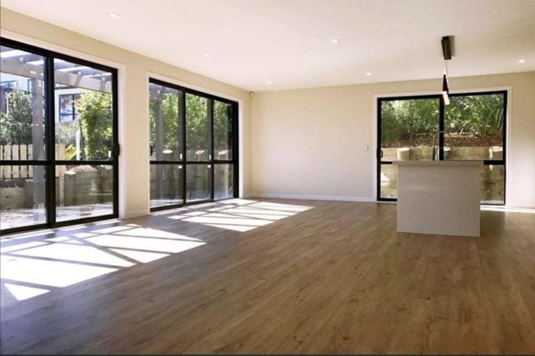 Photo of property in 5 Vazey Way, Hobsonville, Auckland, 0618