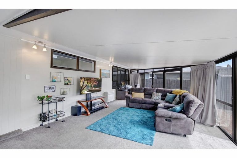 Photo of property in 10 Lovelock Street, Dallington, Christchurch, 8061