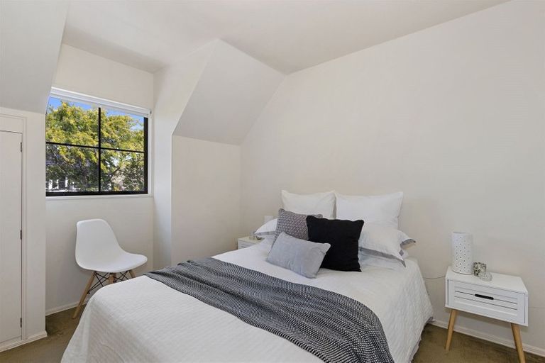 Photo of property in 9 Holly Road, Merivale, Christchurch, 8014