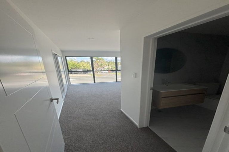 Photo of property in 1/800 Chapel Road, Northpark, Auckland, 2016