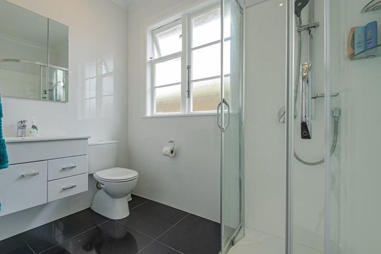 Photo of property in 8 Hughes Avenue, Hokowhitu, Palmerston North, 4410