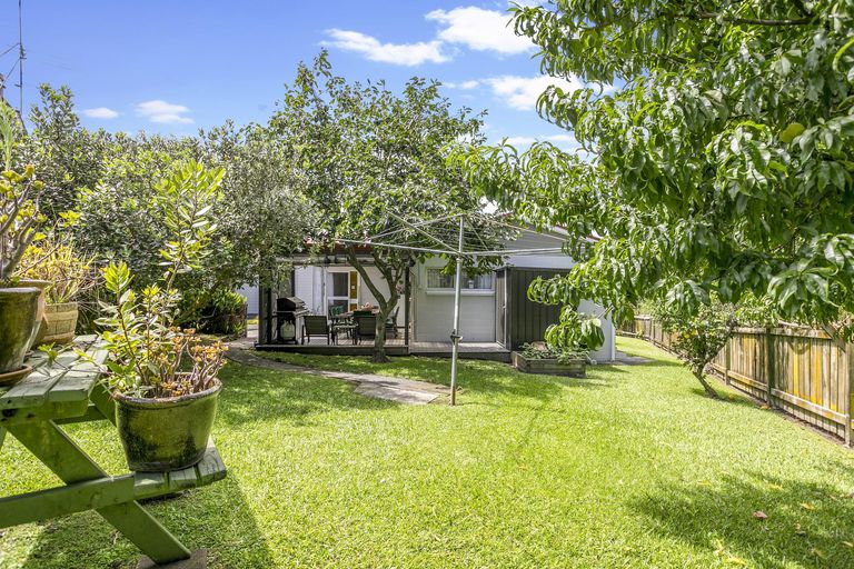 Photo of property in 88 Glendene Avenue, Glendene, Auckland, 0602