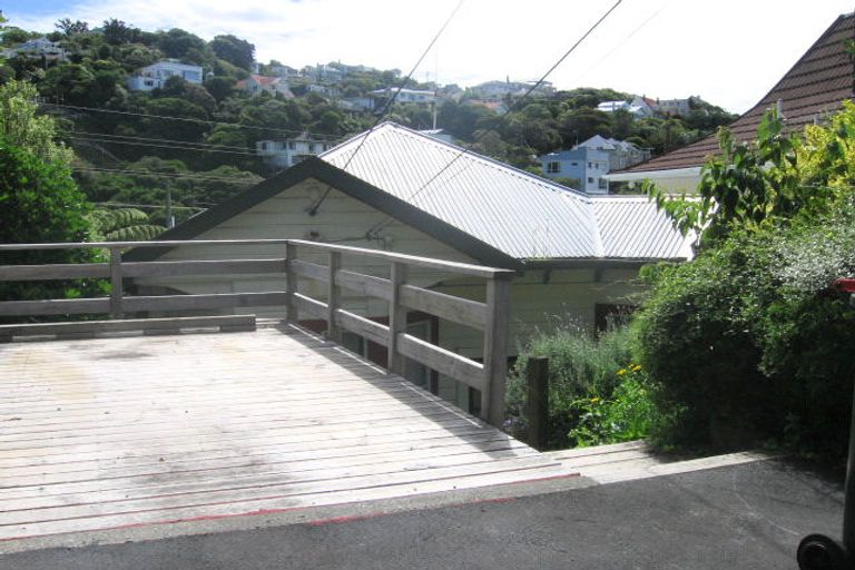 Photo of property in 10 Moana Road, Kelburn, Wellington, 6012