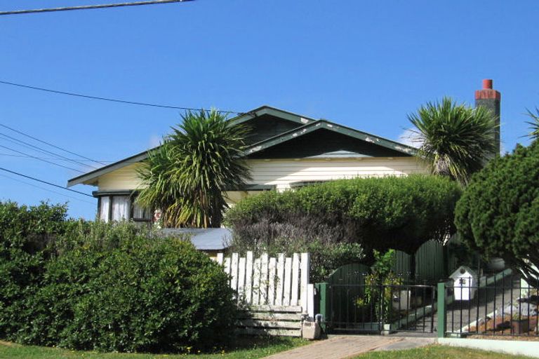 Photo of property in 93 Mills Road, Brooklyn, Wellington, 6021