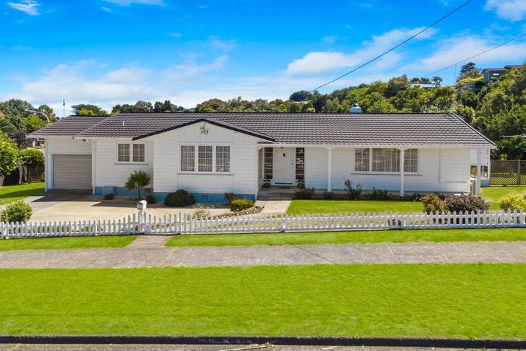 Photo of property in 73 Parkes Avenue, Saint Johns Hill, Whanganui, 4501