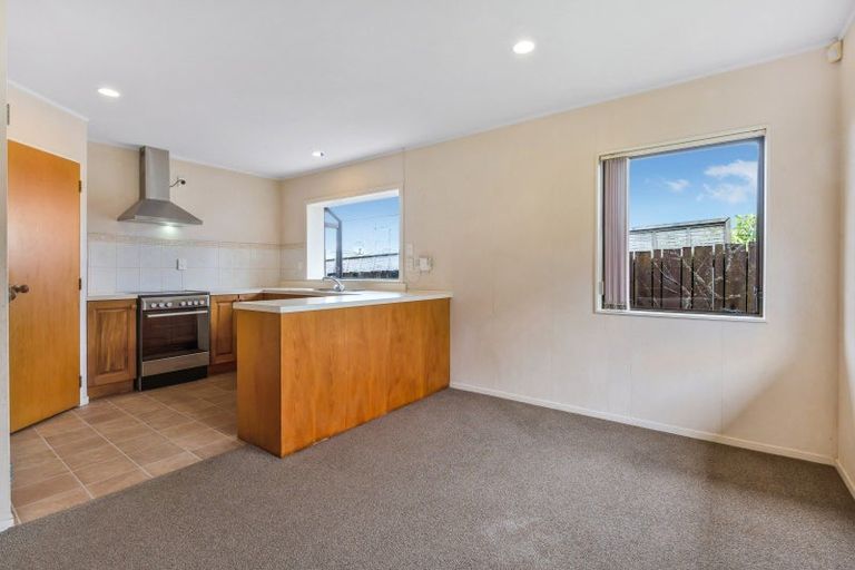 Photo of property in 3/2 Channing Crescent, Botany Downs, Auckland, 2010