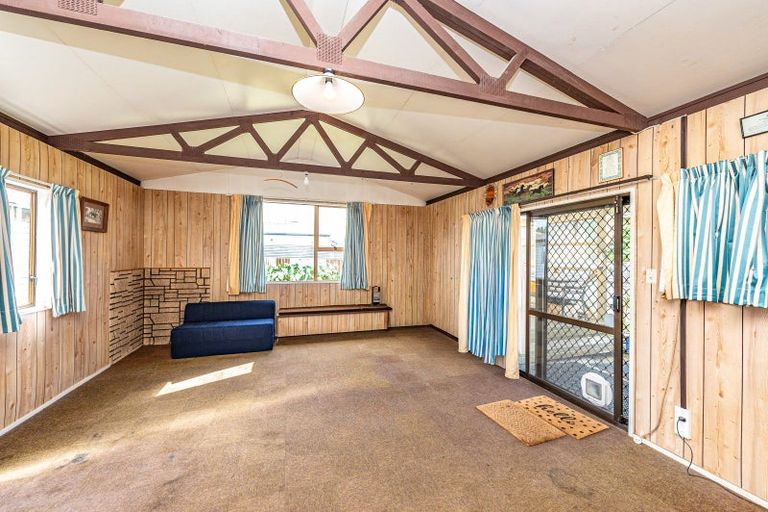 Photo of property in 14 Saunders Place, Gonville, Whanganui, 4501