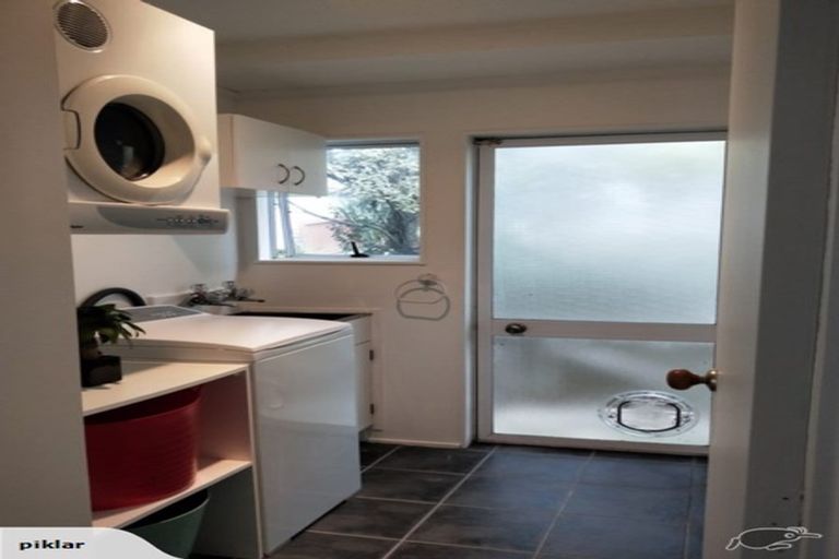 Photo of property in 8a Holiday Road, Stanmore Bay, Whangaparaoa, 0932