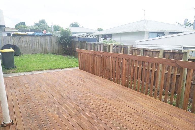 Photo of property in 20b Roberts Road, Te Atatu South, Auckland, 0610