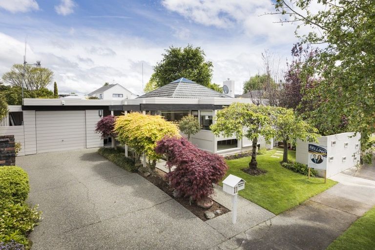 Photo of property in 11 Chilton Grove, Hokowhitu, Palmerston North, 4410
