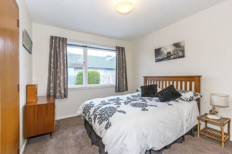 Photo of property in 39 Lake Terrace Road, Burwood, Christchurch, 8061