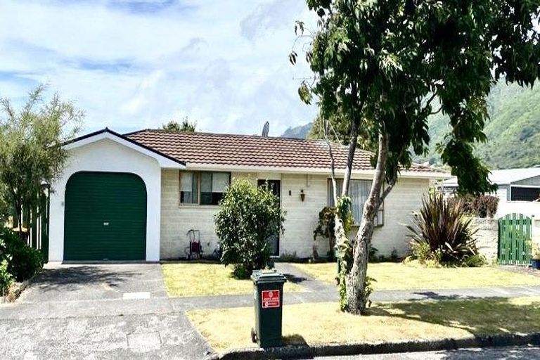 Photo of property in 4 Andrew Street, Waikanae, 5036