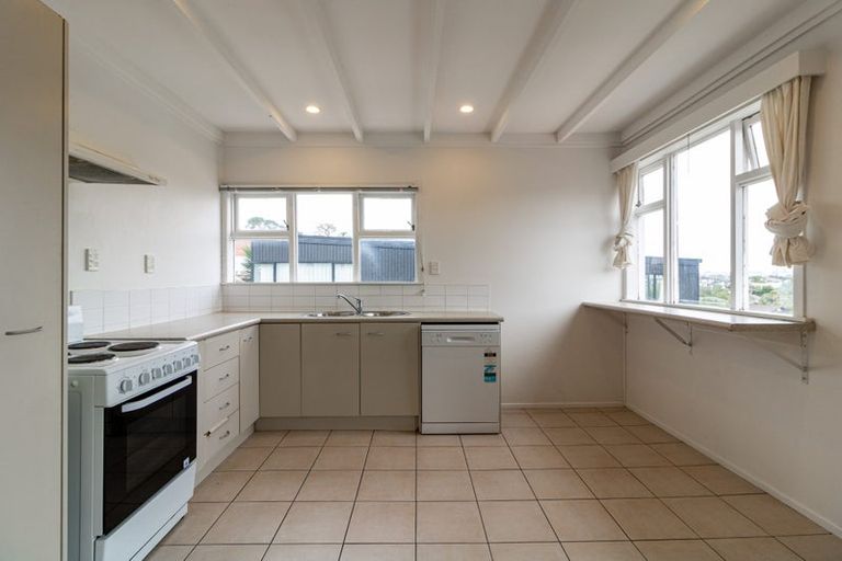 Photo of property in 2/78 Seaview Road, Castor Bay, Auckland, 0620